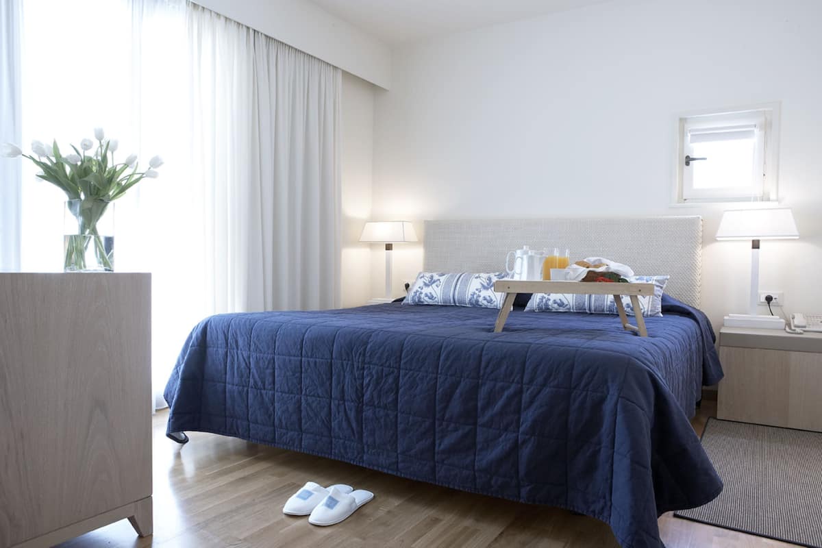 1 bedroom, hypo-allergenic bedding, in-room safe, soundproofing