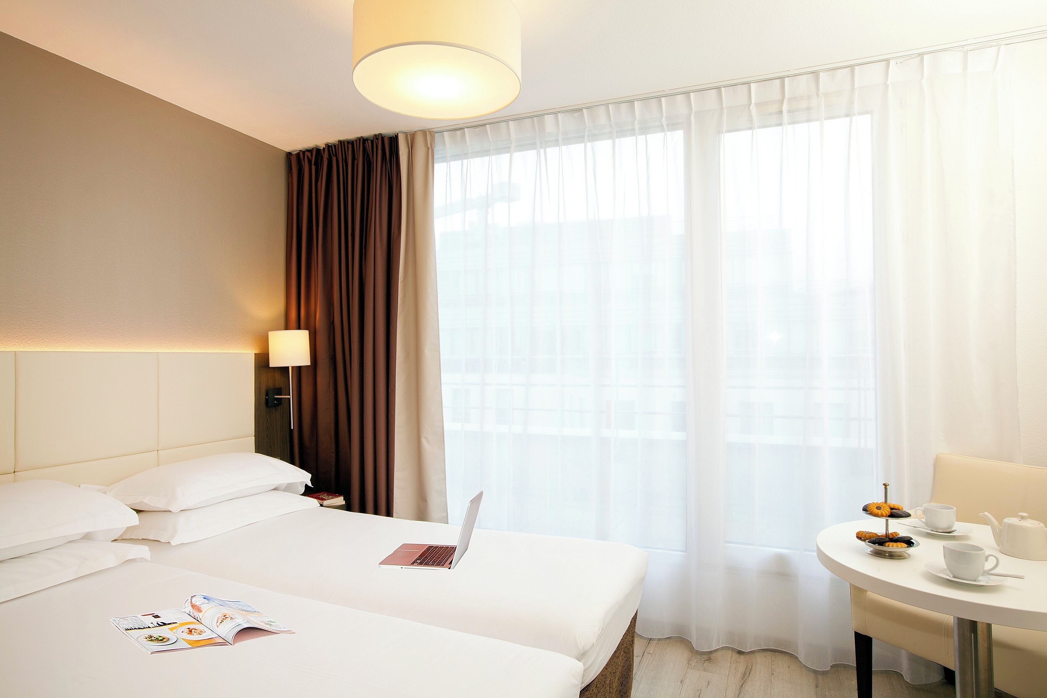 In-room safe, soundproofing, free WiFi, bed sheets