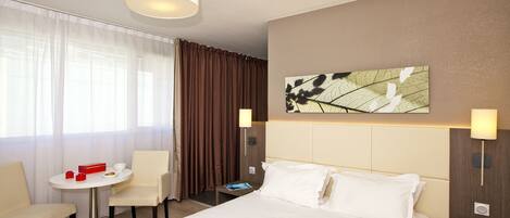 Caja de seguridad en la habitación y sistema de insonorización