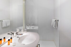 Chuveiro/banheira combinados, produtos de toalete grátis