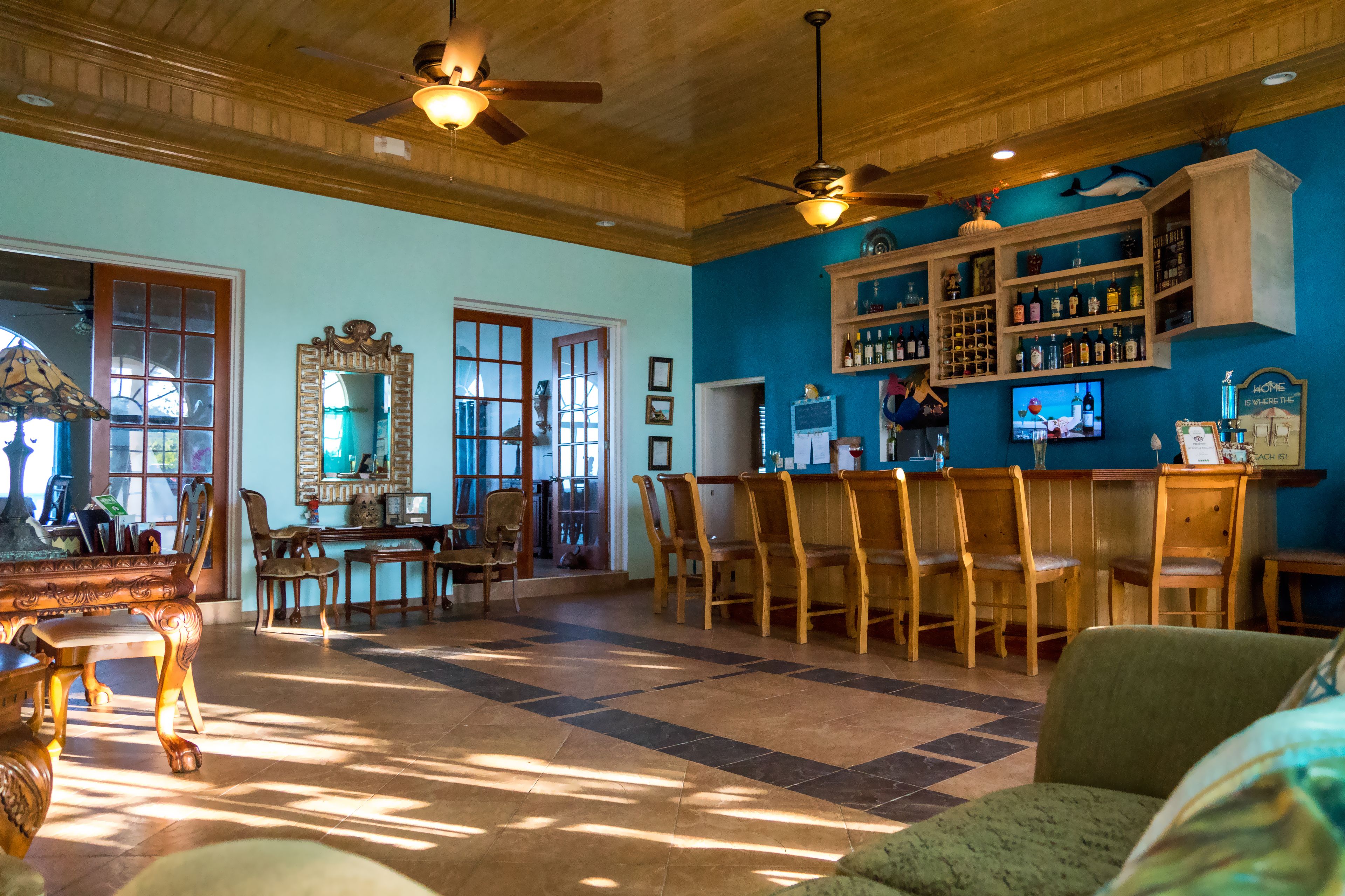 Lobby lounge