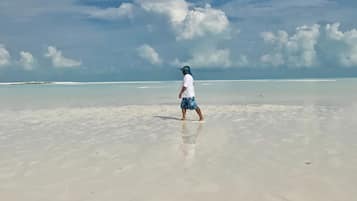 Private beach, sun loungers, beach umbrellas, beach towels