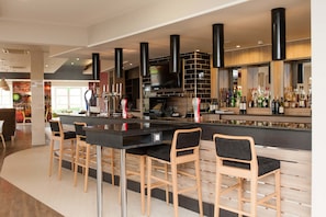 Bar (on property) - Holiday Inn Darlington - North A1M by IHG (Darlington)