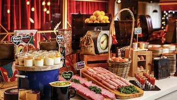 Daily continental breakfast (GBP 13.50 per person)