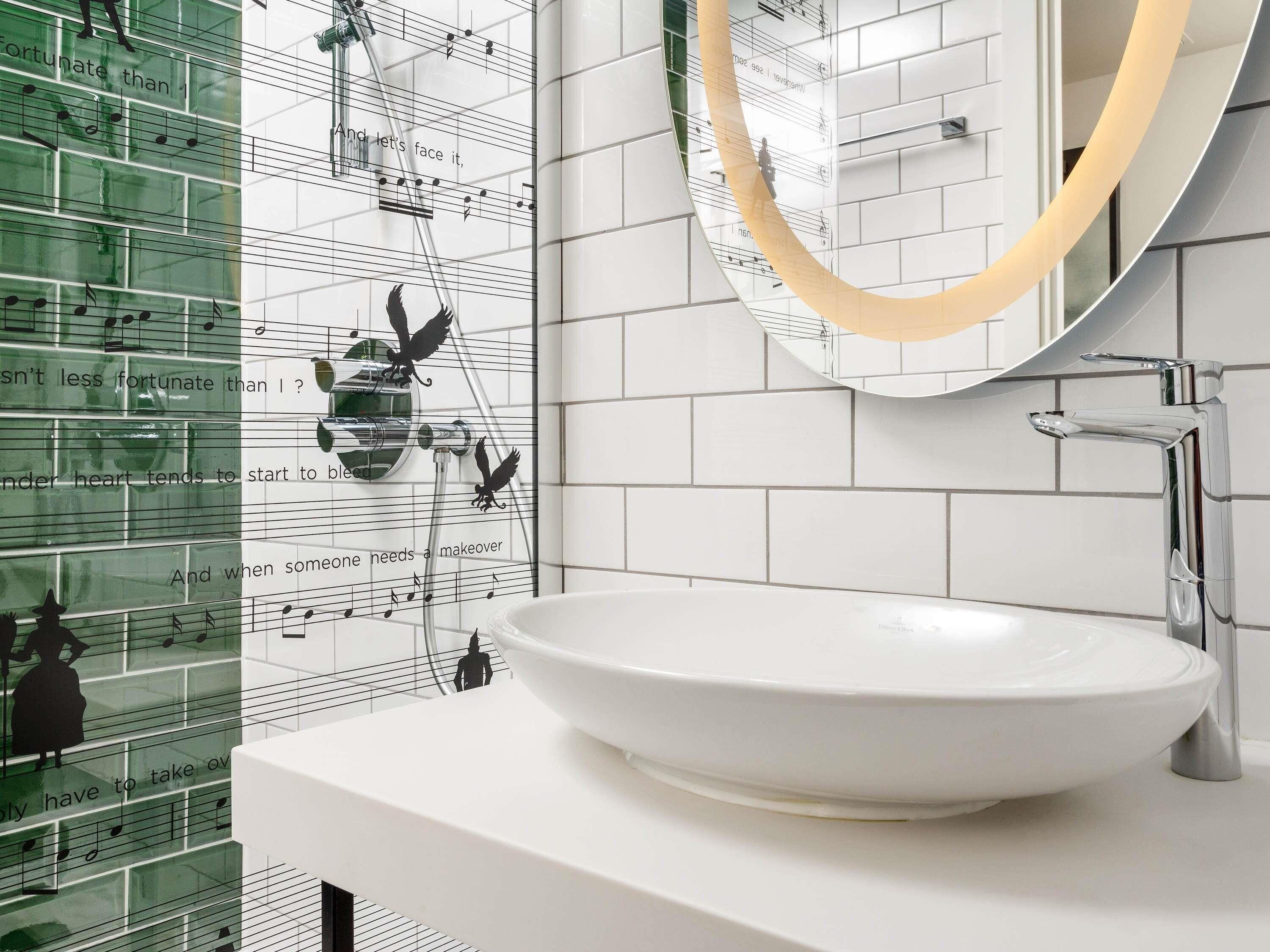 double room, 1 double bed | in-room safe, individually decorated, desk, laptop workspace