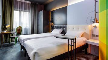 Kamar, 2 Tempat Tidur Twin (The Duet) | Brankas, didekorasi berbeda-beda, dan meja kerja