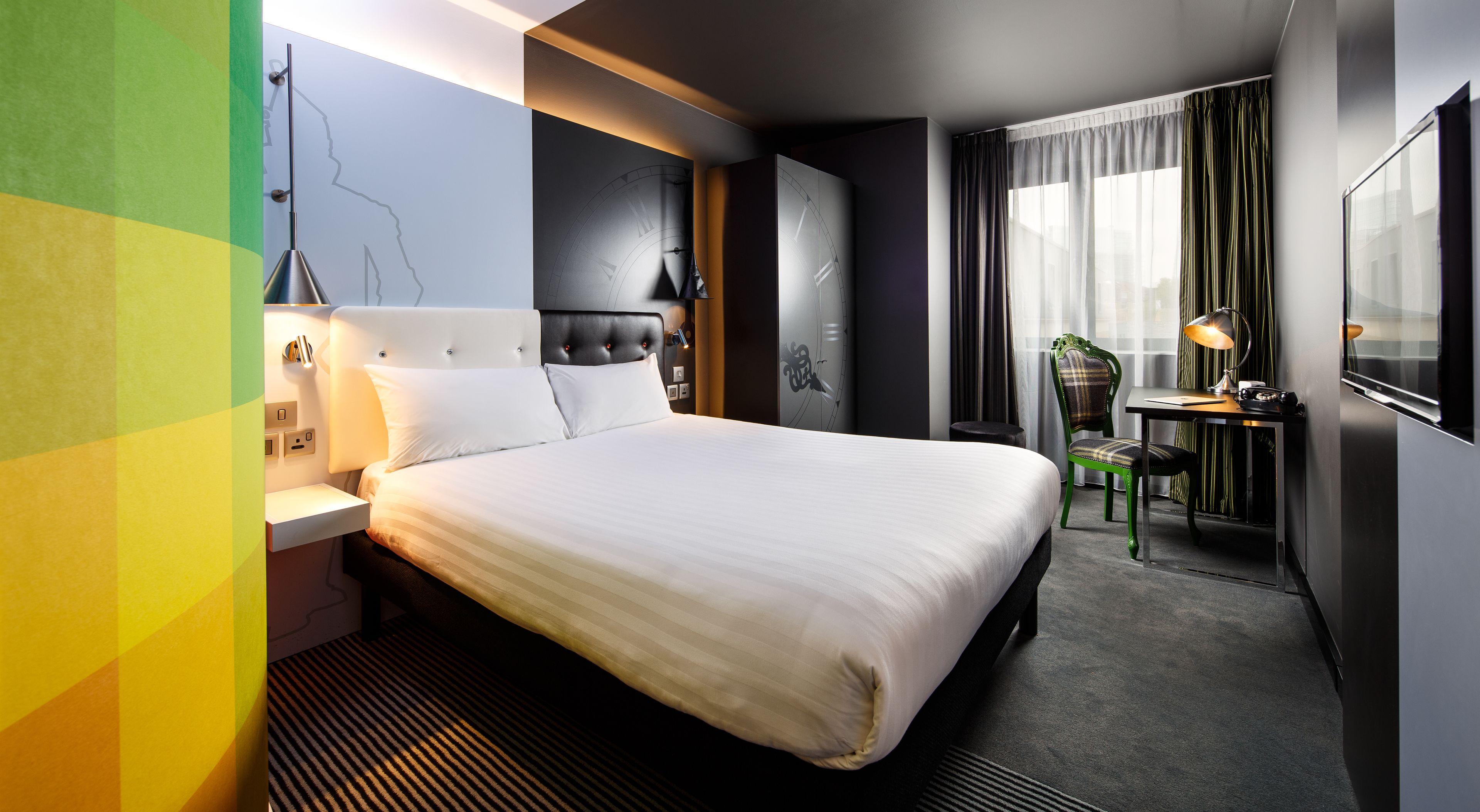 in-room safe, individually decorated, desk, laptop workspace