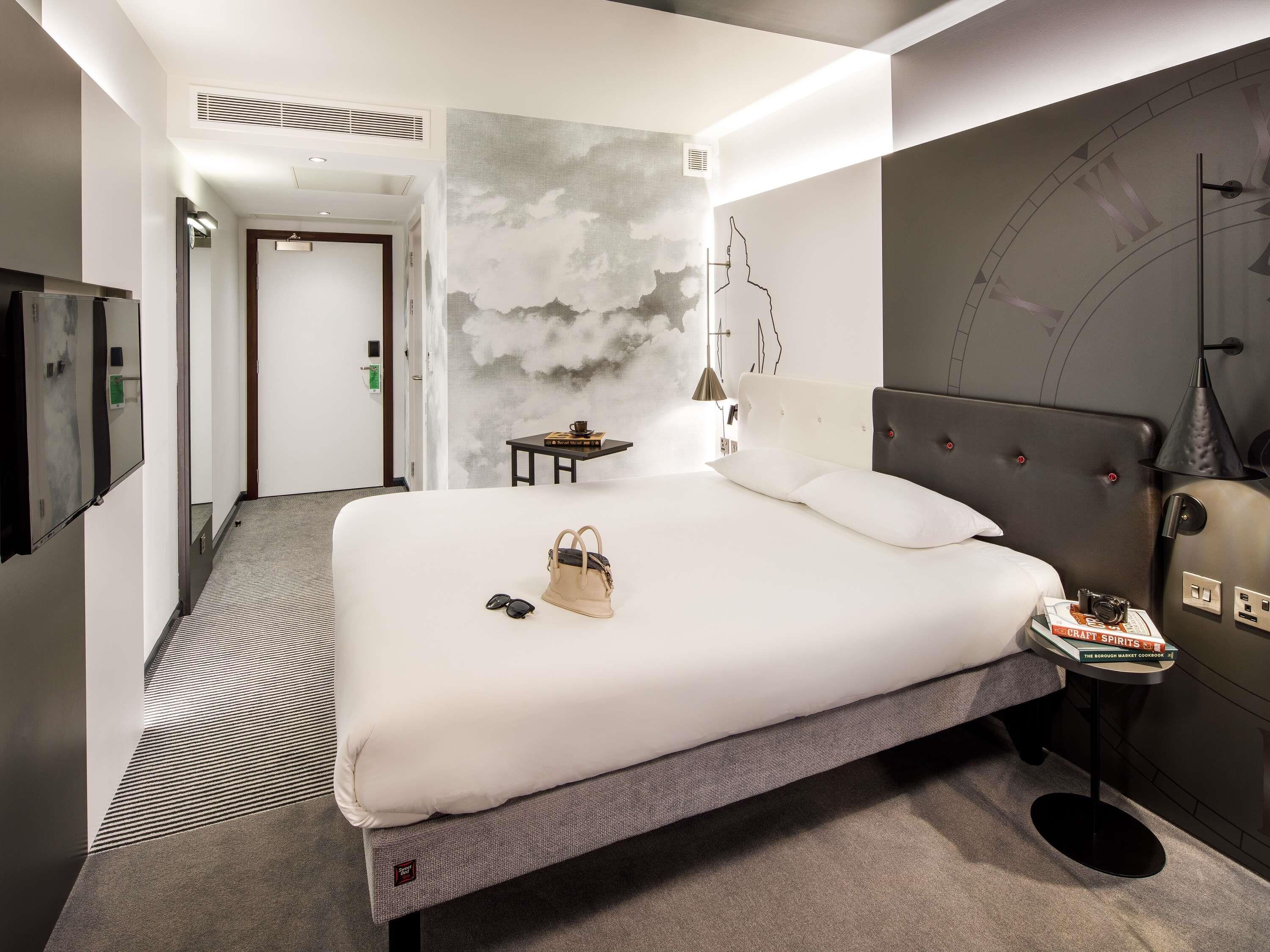 in-room safe, individually decorated, desk, laptop workspace