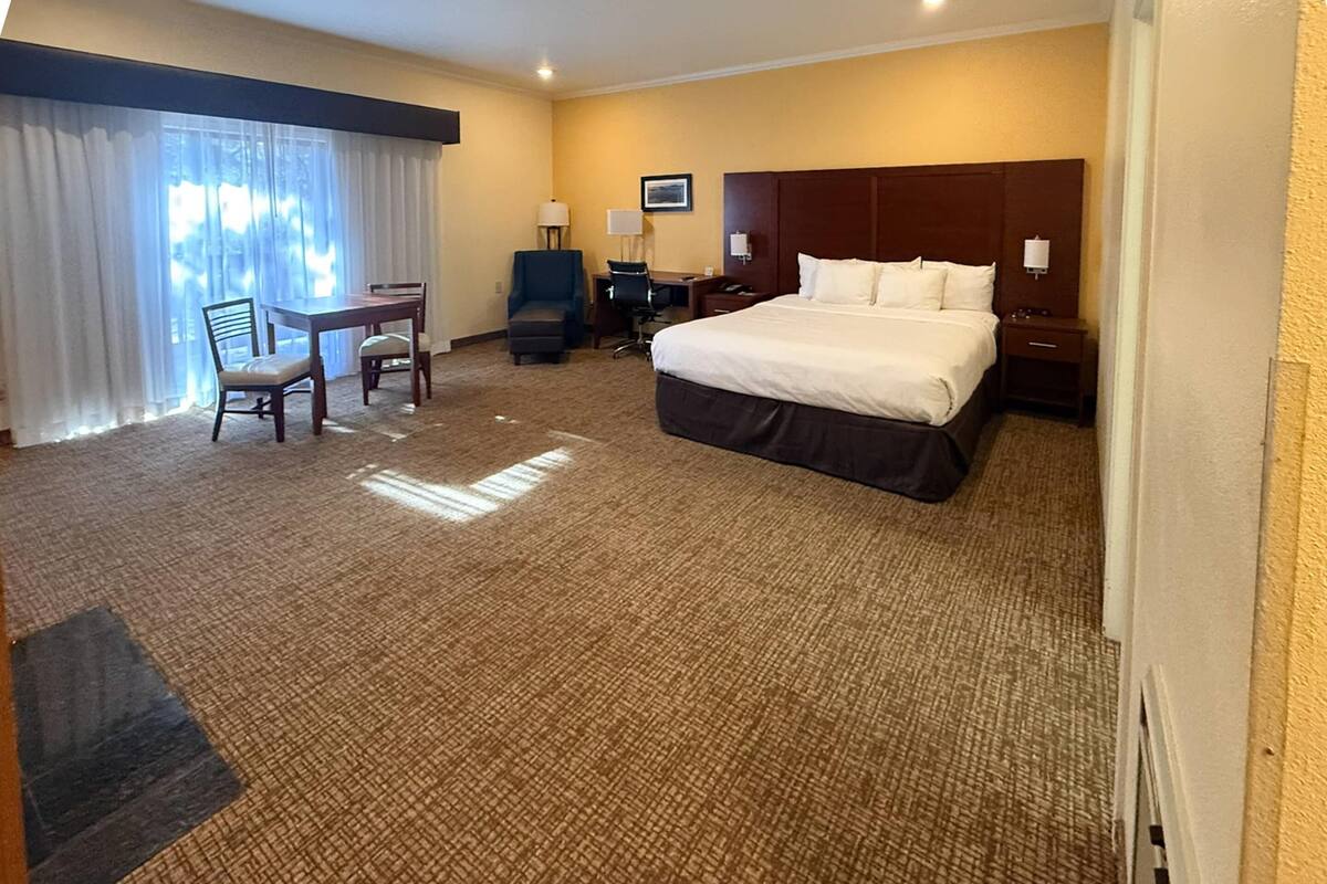 Suite - 1 kingsize-seng - ikke-ryger | 1 soveværelse, premium-sengetøj, skrivebord