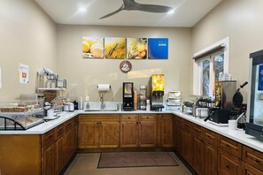 Free daily self-service breakfast  - Comfort Inn Monterey Peninsula Airport (Monterey)