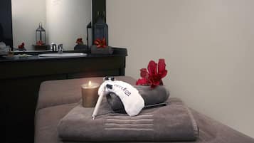 Couples treatment rooms, sauna, hot tub, steam room, Turkish bath
