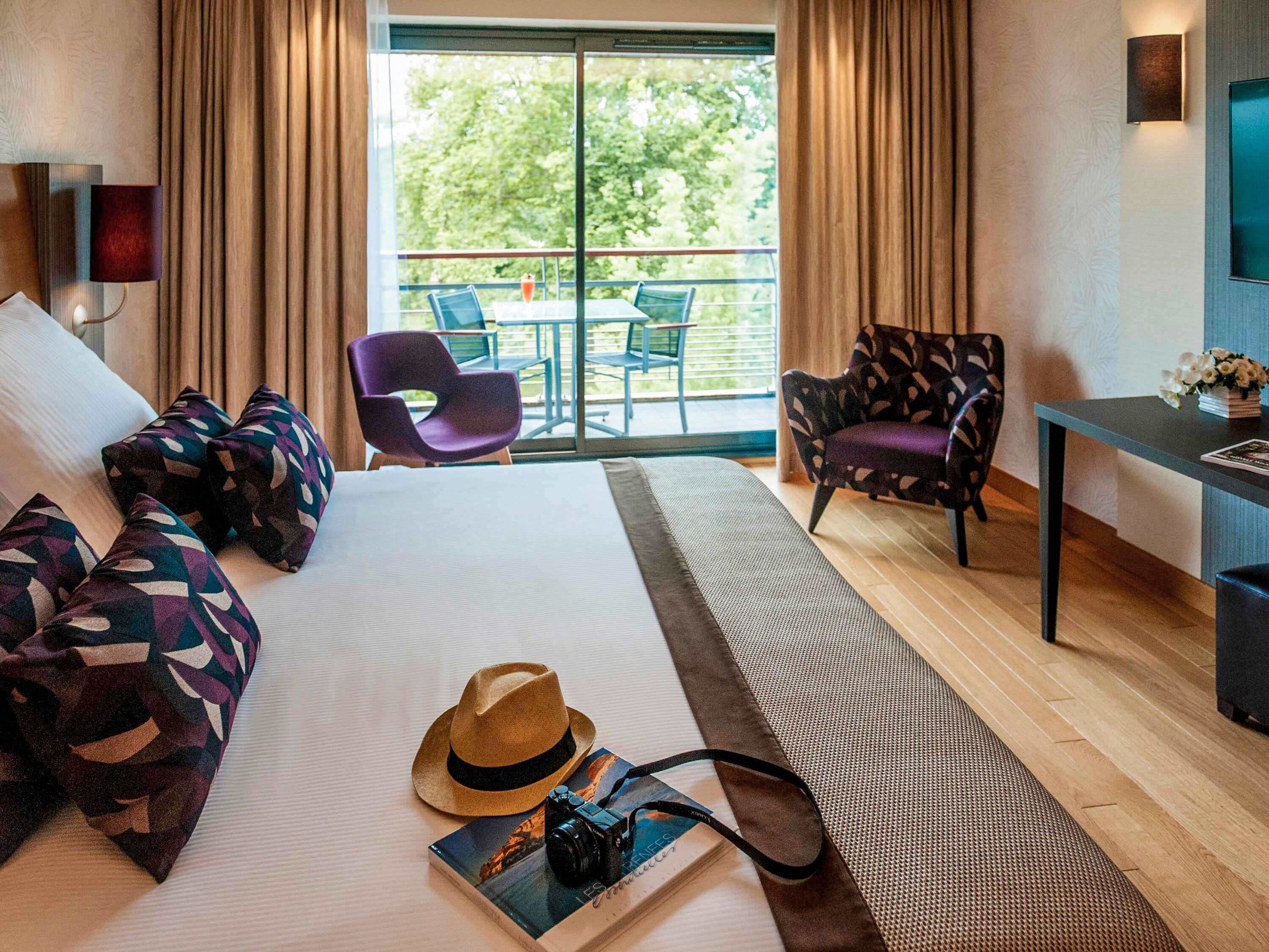 Ropa de cama de alta calidad, colchones con pillow-top y minibar 