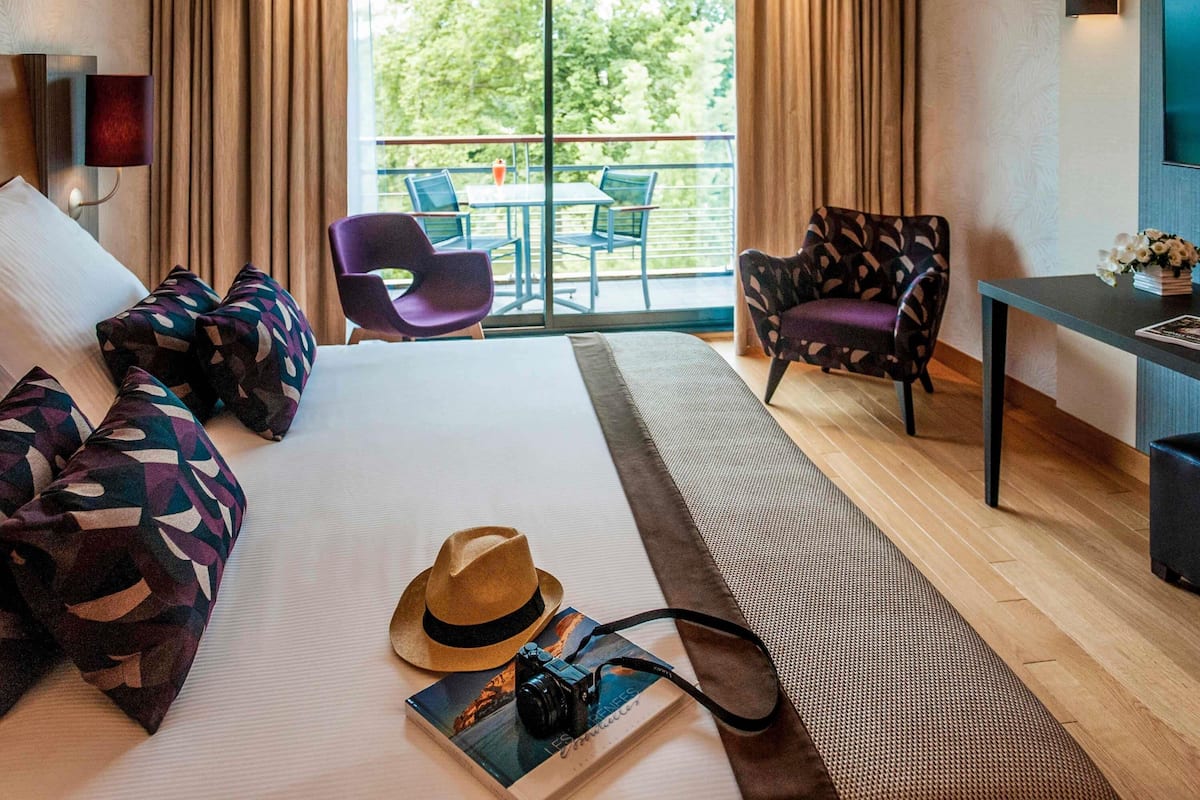 Premium bedding, pillow-top beds, minibar, in-room safe