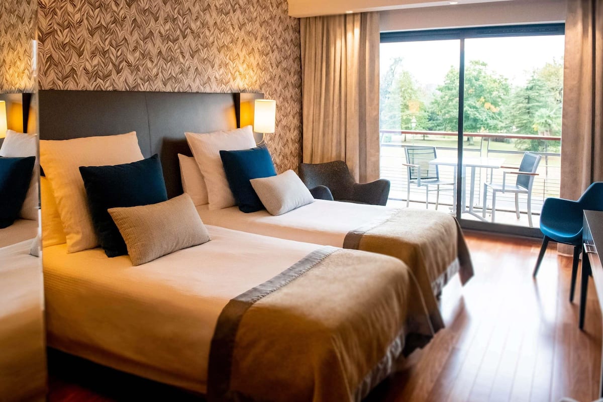 premium bedding, pillow-top beds, minibar, in-room safe