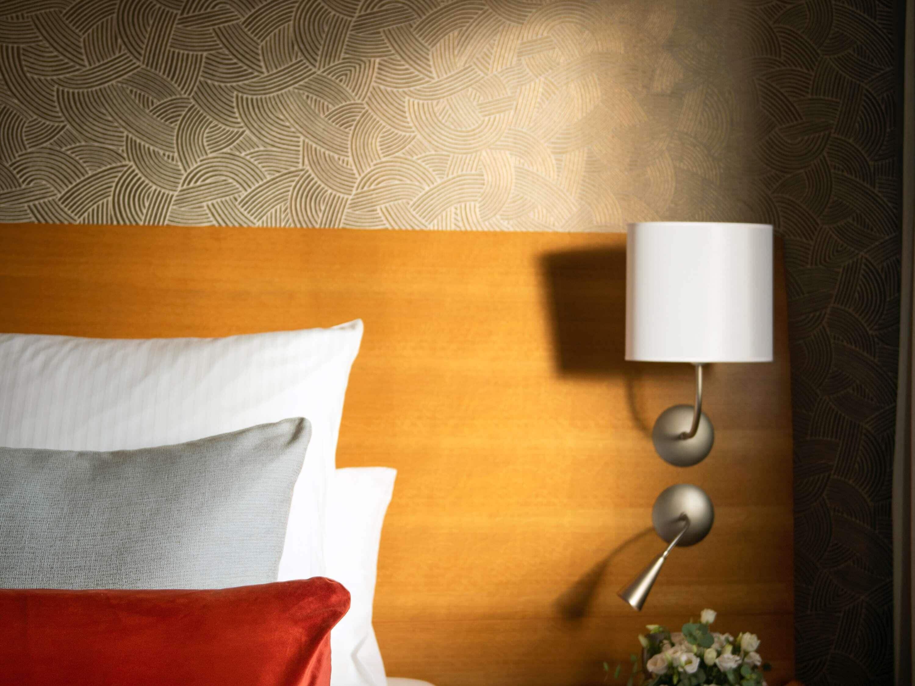 Ropa de cama de alta calidad, colchones con pillow-top y minibar 