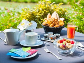 Daily buffet breakfast (EUR 26 per person)