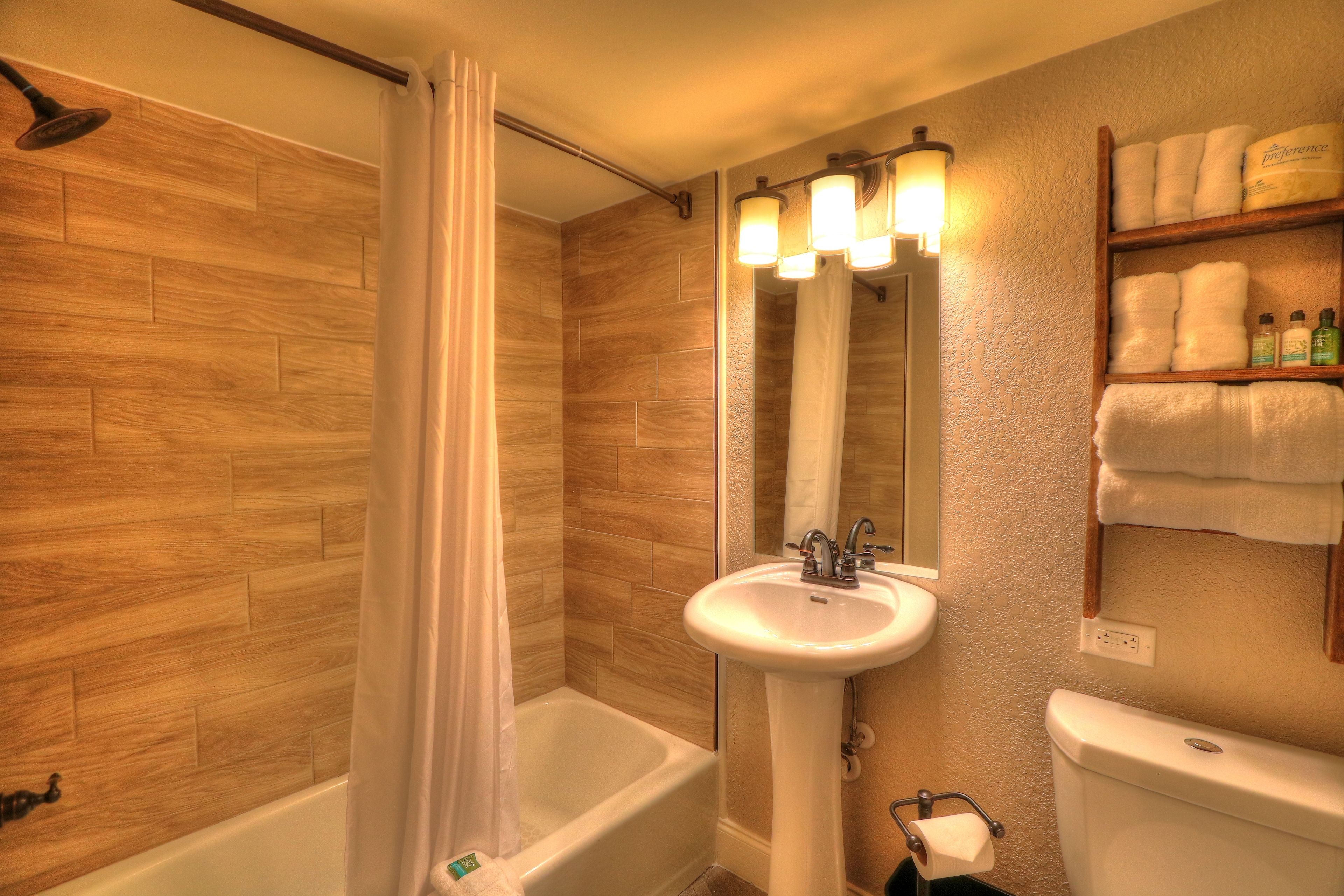 combined shower/bathtub, free toiletries, hair dryer, towels