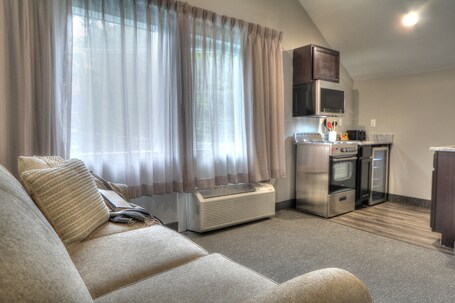 River Edge Inn - Image 32