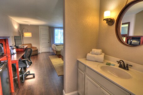 River Edge Inn - Image 15