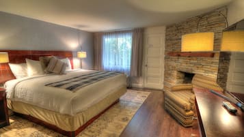 蜜月客房, 1 張特大雙人床, 按摩浴缸 (Private Balcony) | 高級寢具、遮光布/窗簾、熨斗/熨衣板、搖籃/嬰兒床