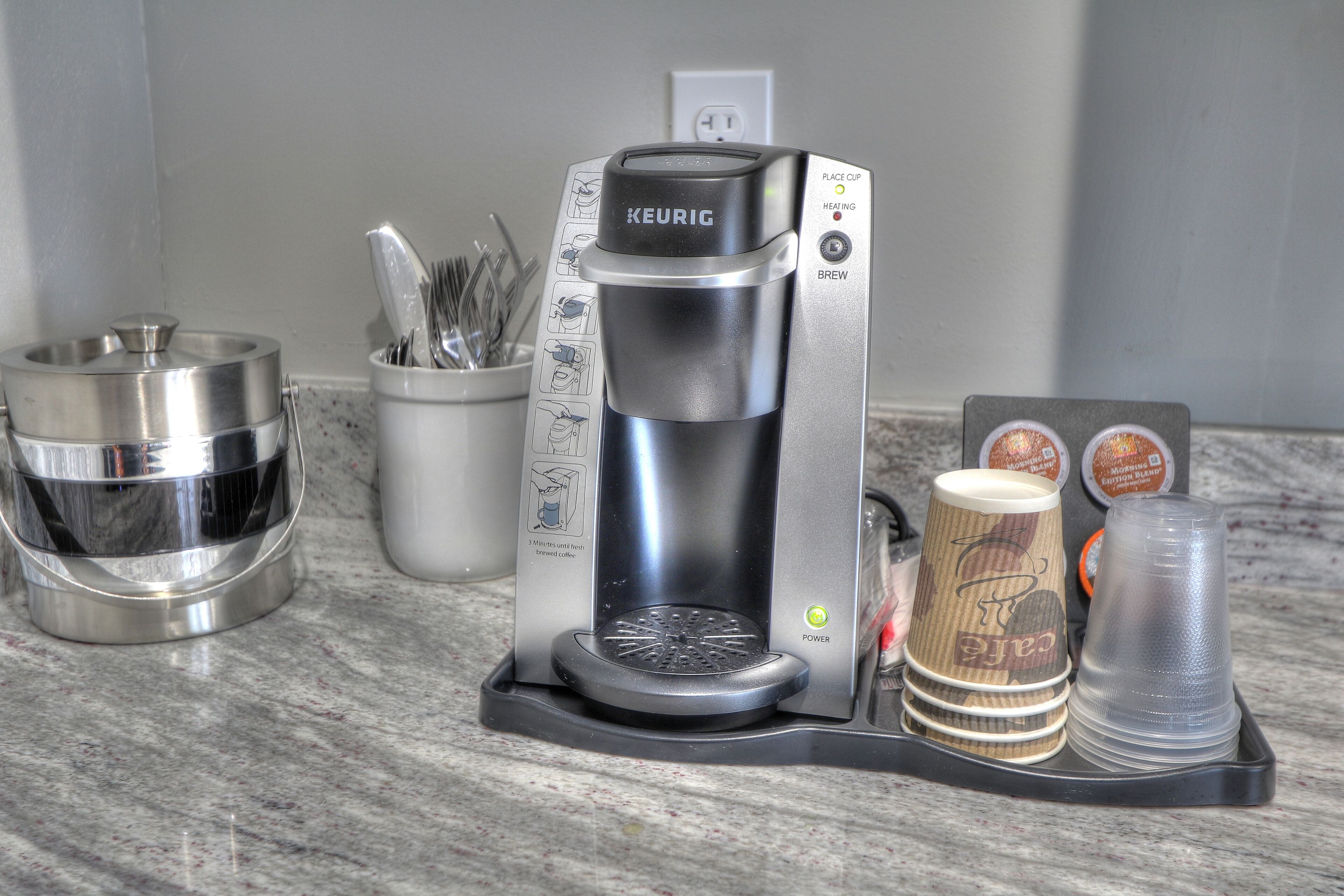 family suite, 2 bedrooms, kitchenette (private balcony) | coffee and/or coffee maker