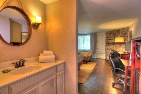 River Edge Inn - Image 11