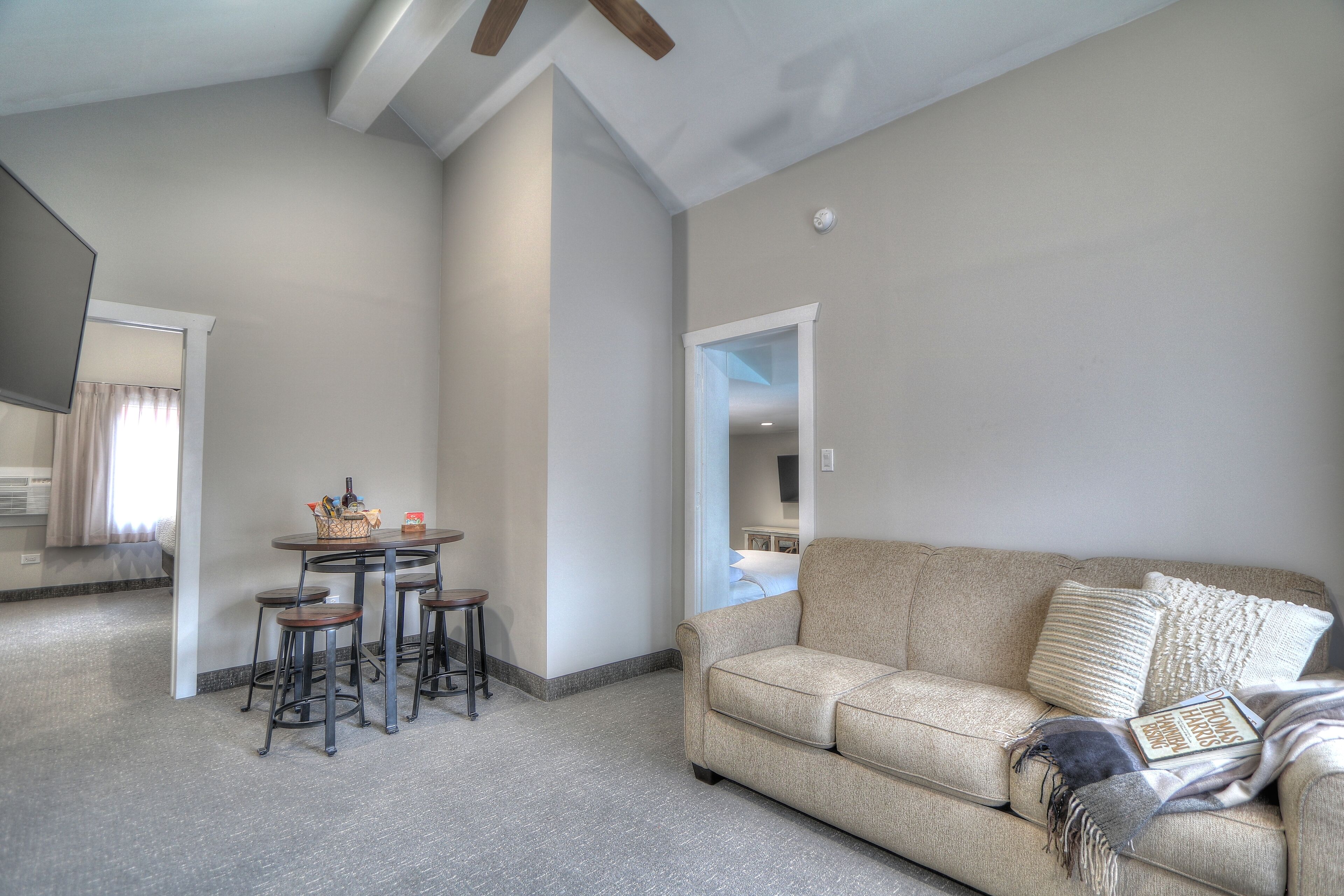 family suite, 2 bedrooms, kitchenette (private balcony) | living room | 32-inch tv with cable channels