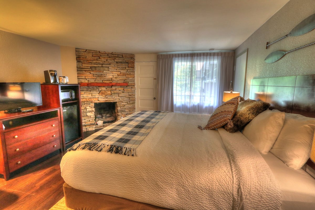 Deluxe Room, 1 King Bed with Sofa bed, Fireplace (Private Balcony) | Premium bedding, blackout drapes, iron/ironing board, cribs/infant beds
