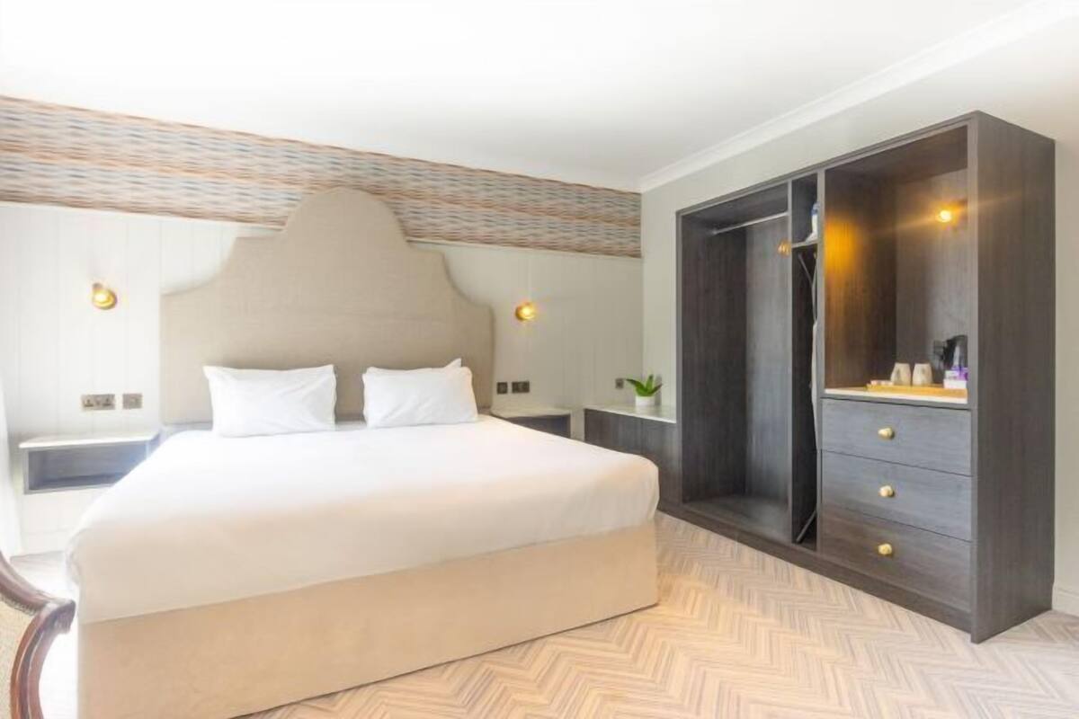 Desk, iron/ironing board, free WiFi, bed sheets