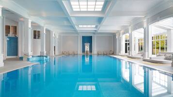 Indoor pool, pool loungers