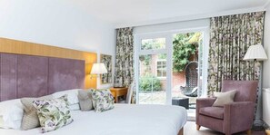 Caja fuerte, escritorio, wifi gratis y ropa de cama