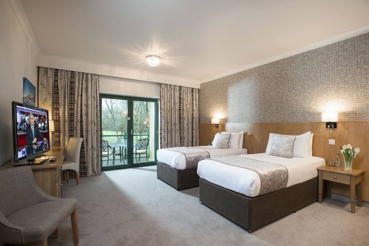 Standard Twin Room, 2 Single Beds | Hypo-allergenic bedding, in-room safe, desk, blackout curtains