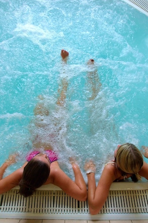 Indoor spa tub