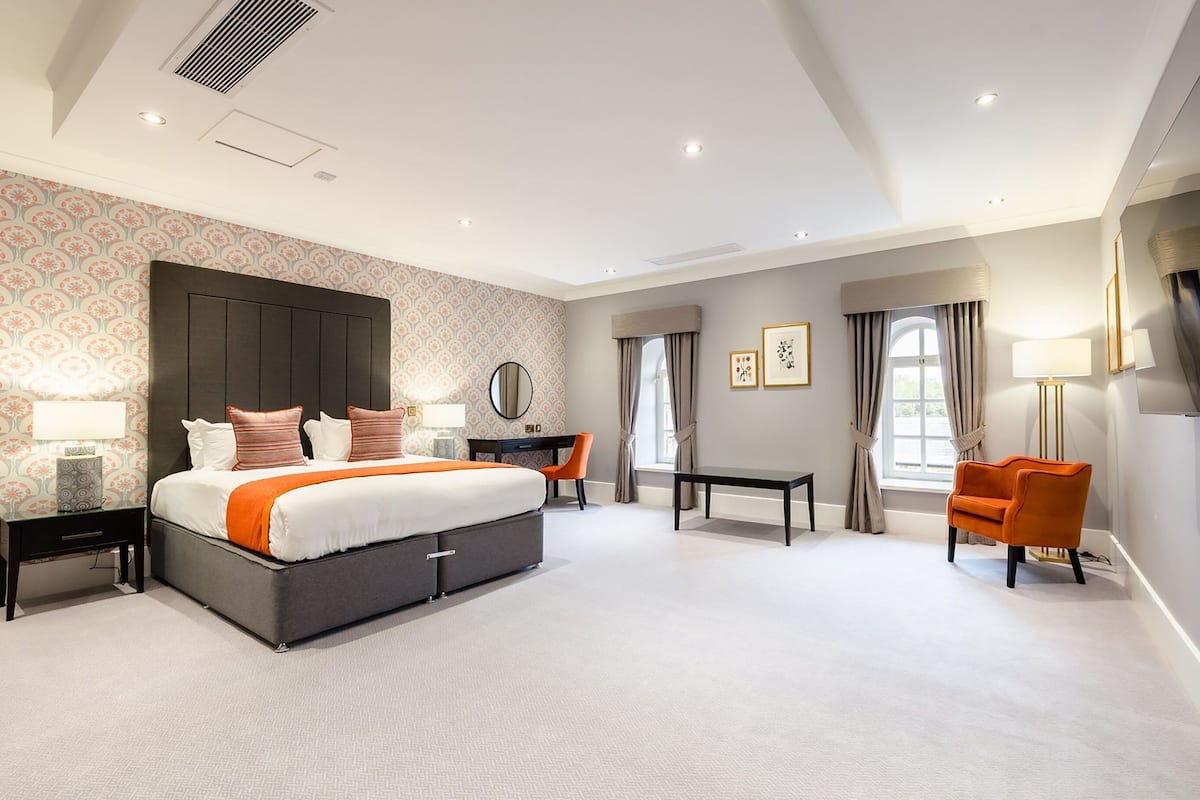 hypo-allergenic bedding, in-room safe, desk, blackout curtains