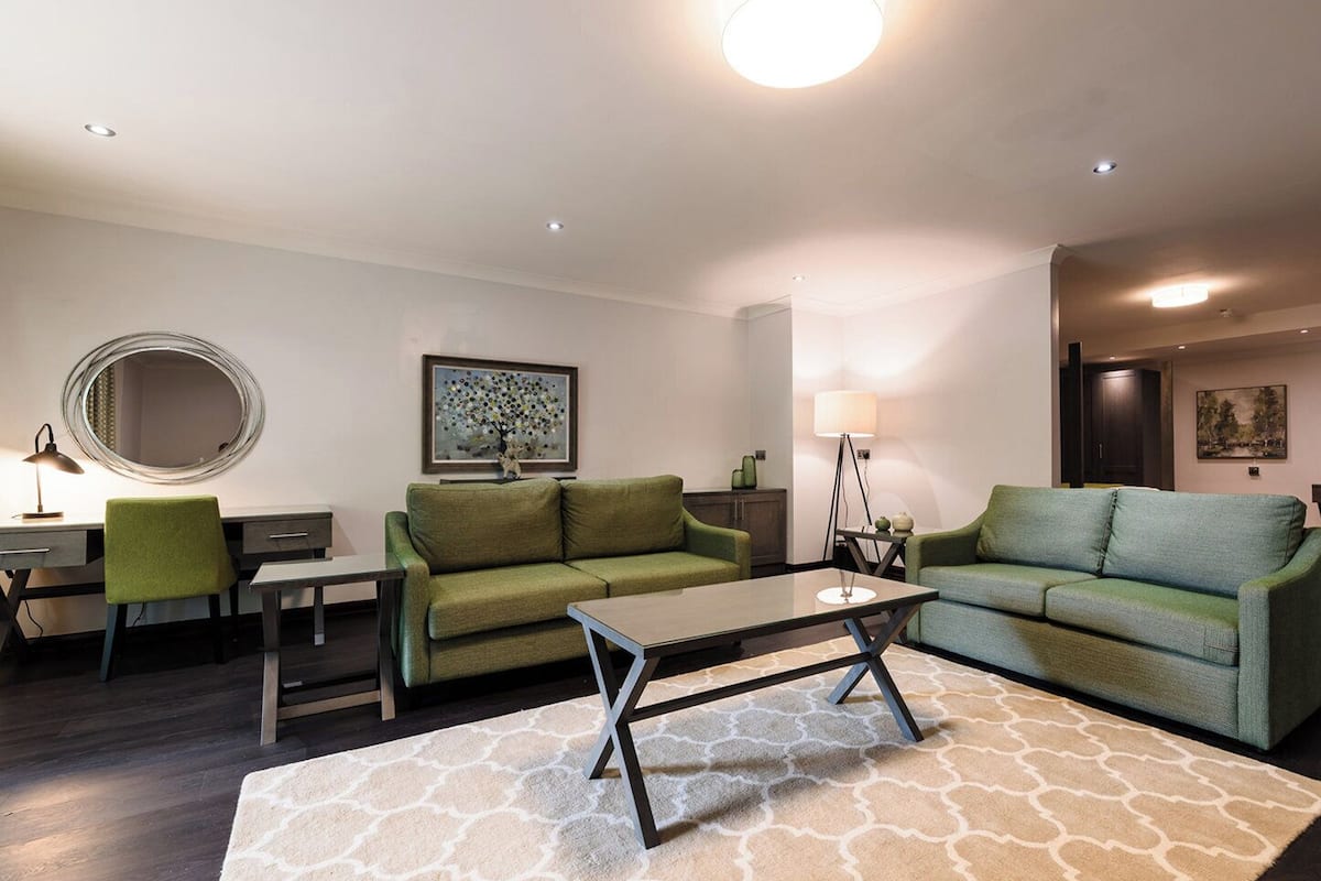 hypo-allergenic bedding, in-room safe, desk, blackout curtains