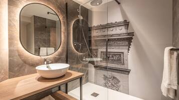 Eco-friendly toiletries, hair dryer, towels