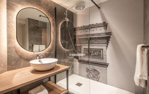 Eco-friendly toiletries, hair dryer, towels - Golden Tulip CDG Airport Roissy (Roissy-en-France)
