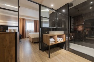 华丽客房, 1 张特大床 | 浴室 | 环保洗浴用品、吹风机、毛巾