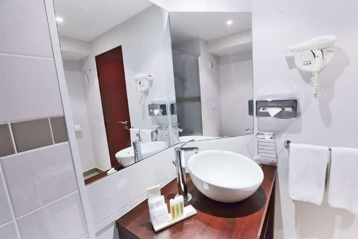 Bathroom | Eco-friendly toiletries, hair dryer, towels