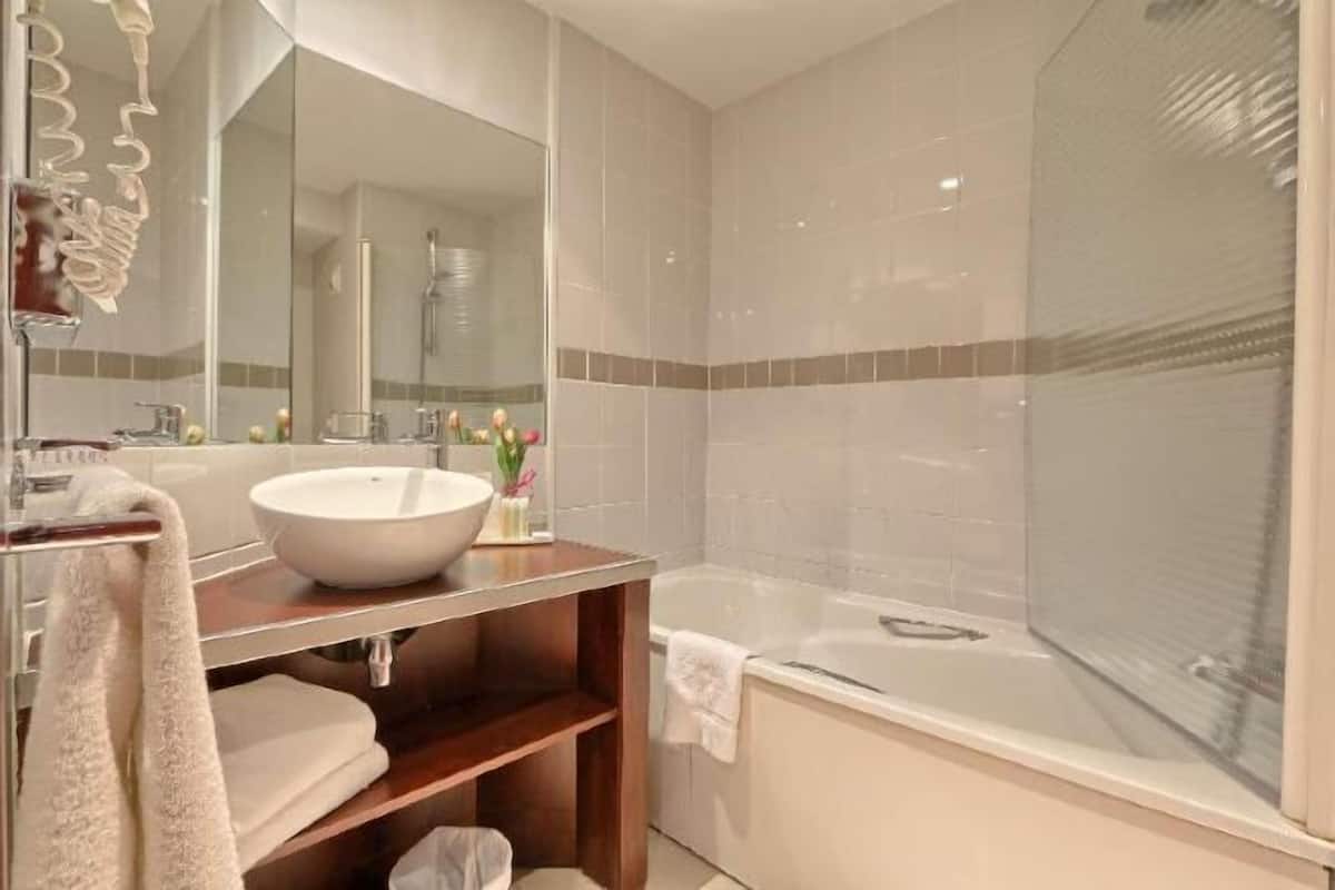 Bathroom | Eco-friendly toiletries, hair dryer, towels