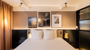 Habitación Deluxe, 1 cama de matrimonio grande | Ropa de cama de alta calidad, caja fuerte, escritorio