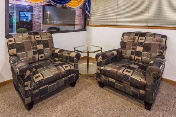 Lobby - Days Inn by Wyndham Stoughton WI. (Stoughton)