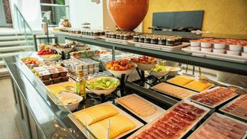 Desayuno buffet todos los días (con cargo)
