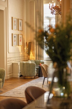 Lobby-Lounge
