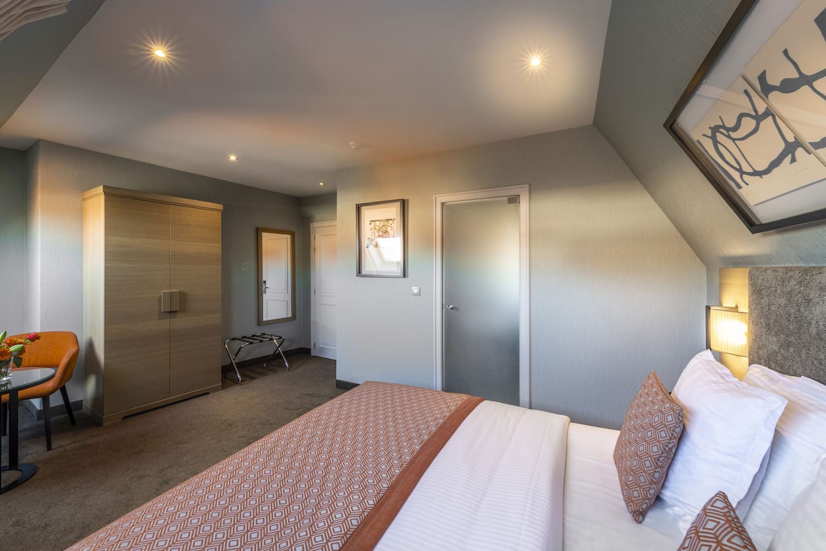 Superior Pent Room | Allergivenligt sengetøj, dundyner, senge med topmadrasser, minibar