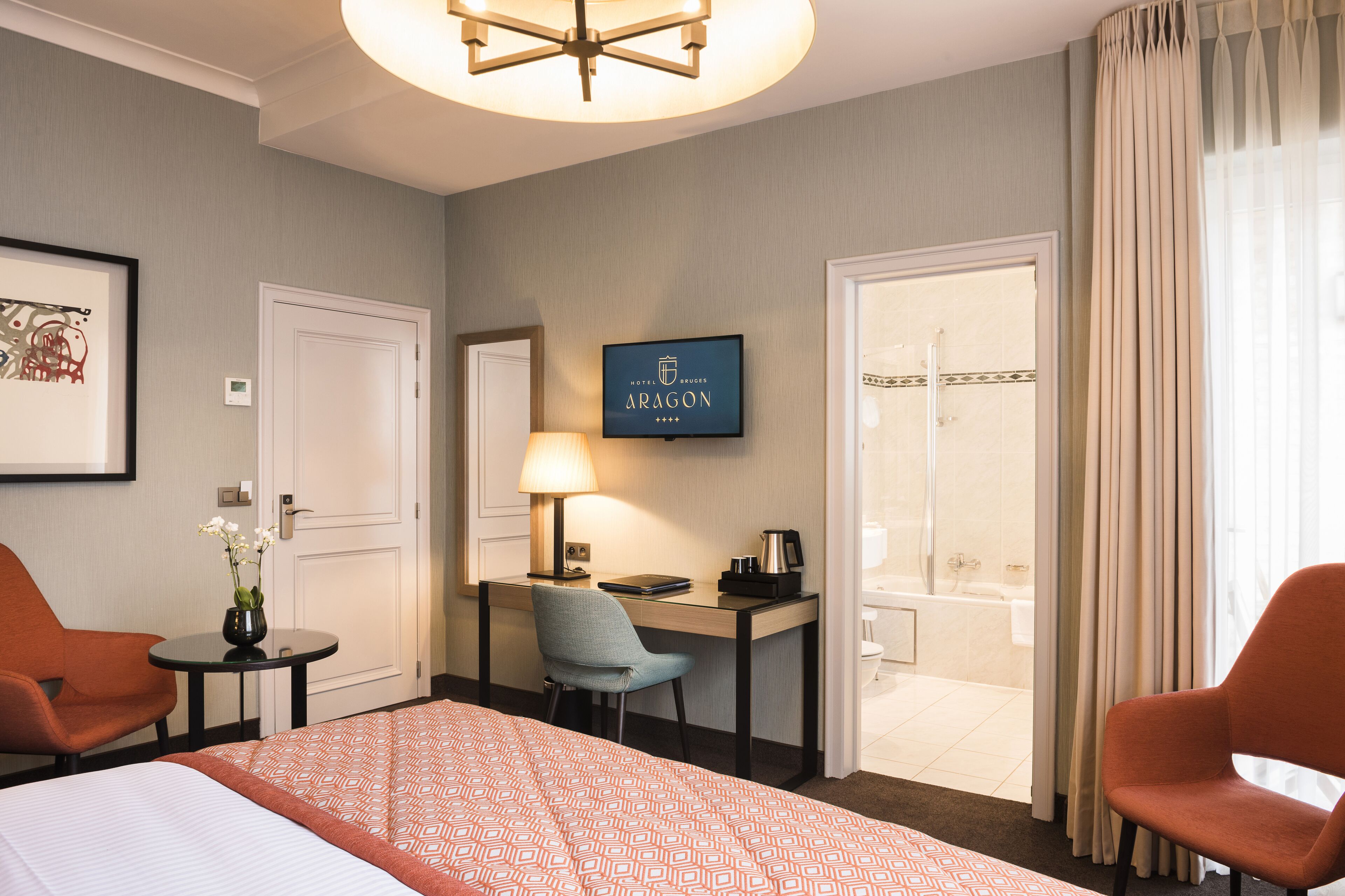 luxury room, balcony | hypo-allergenic bedding, down duvets, pillow-top beds, minibar