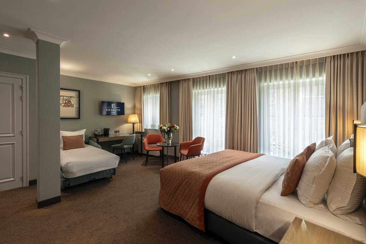 family classic room | hypo-allergenic bedding, down duvets, pillow-top beds, minibar