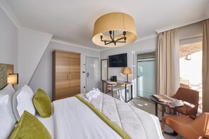 Luxury Room, Balcony | Hypo-allergenic bedding, down comforters, pillowtop beds, minibar