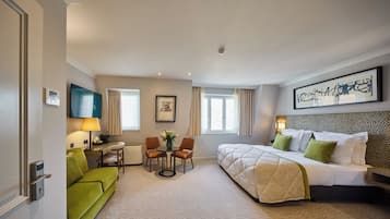 Family Classic Room | Hypo-allergenic bedding, down duvets, pillow-top beds, minibar
