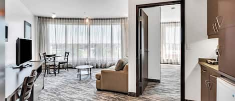 Executive-Suite | 1 Schlafzimmer, Allergikerbettwaren, Daunenbettdecken, Zimmersafe